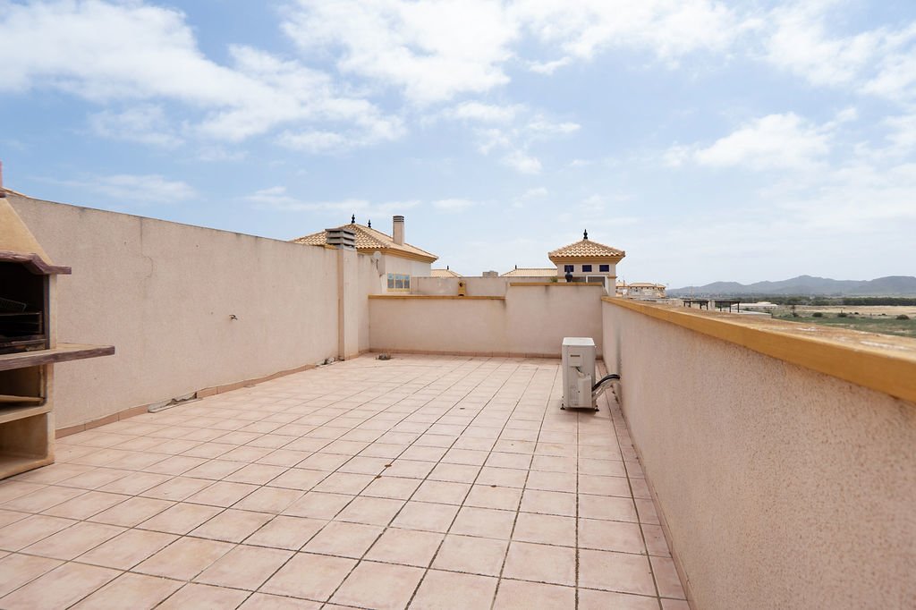 Flat with garage on Calle Nicomedes Gómez — image 19